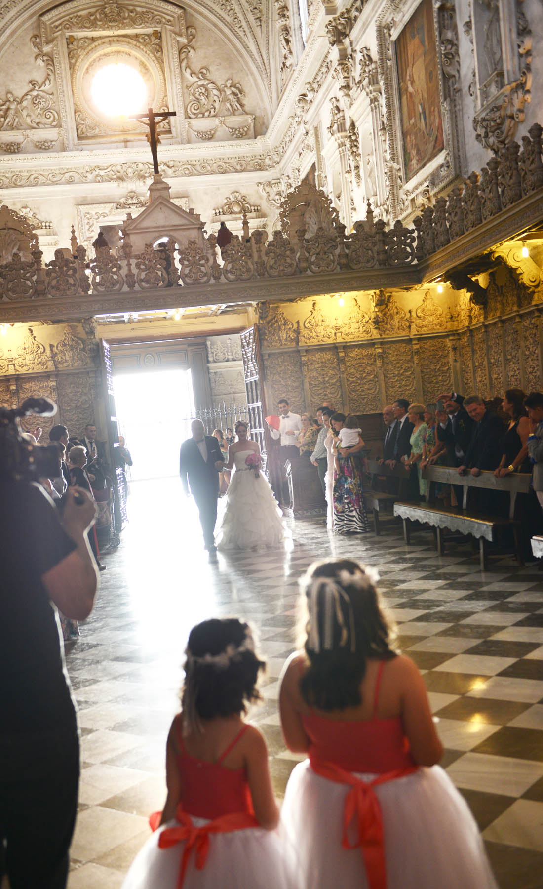 granada wedding photographers bride entering